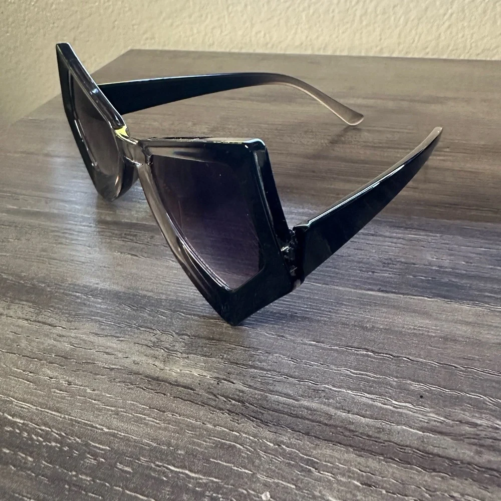 N/A bold black